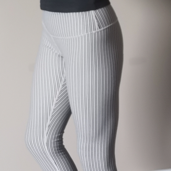 Lululemon leggings - Picture 2 of 6